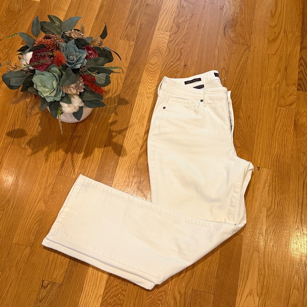 NYDJ Marilyn Straight Leg White Lift x Tuck Jeans - 12 - Great Condition